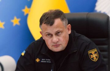 Последствия атаки на здание ГСЧС в Киеве