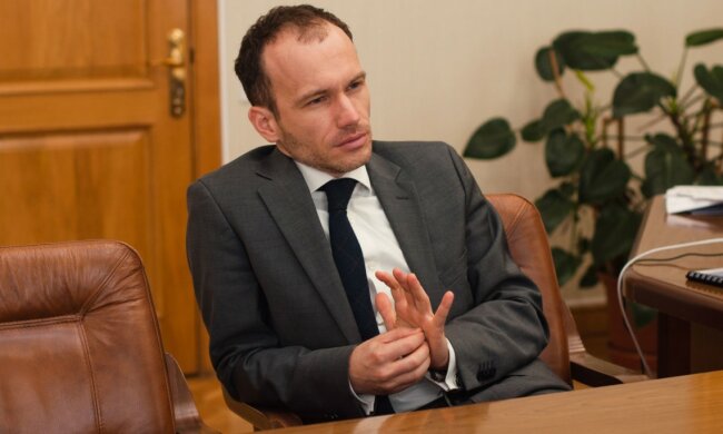 Министр Малюська защищает "черных" регистраторов и "енакиевских" - совладелец рынка "Столичный"