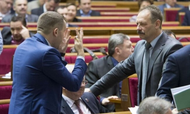 Депутати не хочуть вирішувати питання з коаліцією в День дурня