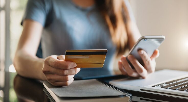 Карткові перекази. Фото з відкритих джерел