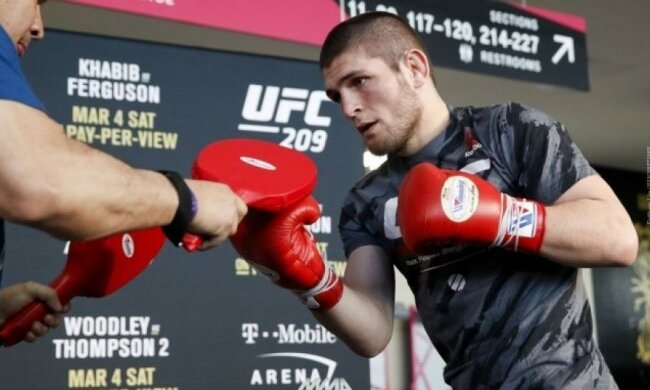 Нурмагомедов провел открытую тренировку перед боем на UFC 209