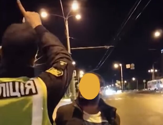 Конфлікт між поліцією і водієм у Харкові, кадр з репортажу джедаї: YouTube