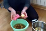 Як швидко почистити молоду картоплю, скріншот: YouTube