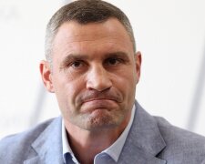 У Києві "втомився" і впав ще один міст, кияни обурюються, - "Віталька з ізострічкою все вирішить"