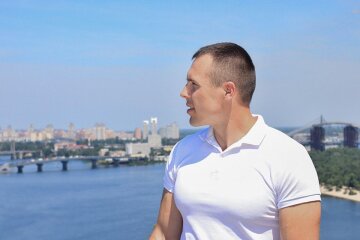 Роман Костенко