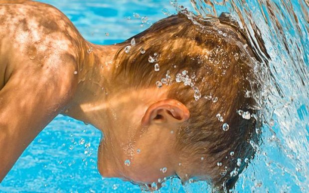 Десять хвилин без повітря: дитина опинилась у страшній водяній пастці