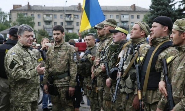 Армія залишиться в Бердянському, біля Широкиного - Порошенко