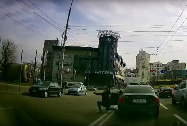 Стрельба в центре Киева, кадр из видео