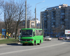 "Голый" харьковчанин с бутылкой возмутил маршрутку: "Я лечусь!"