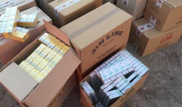 На кордоні з Румунією виявили 34 тисячі пачок контрабандних цигарок (фото)