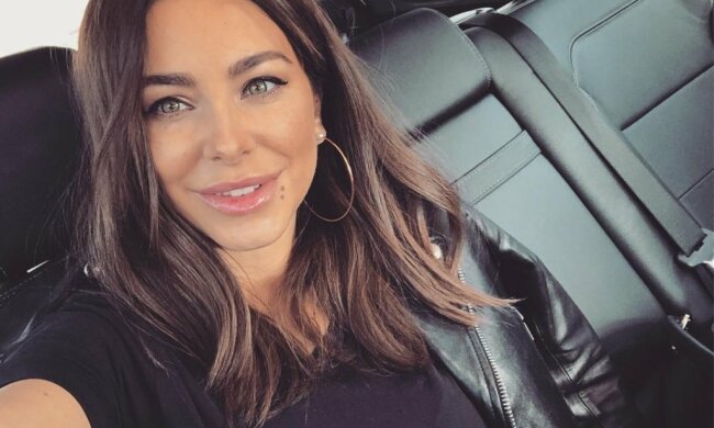 Лорак впустила груди з халата, шанувальники побачили те, на що не розраховували: "Все перероблено"