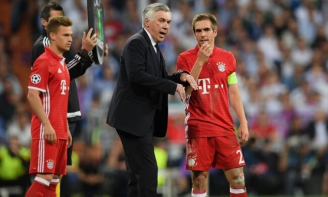Тренер Баварии уговаривает легендарного подопечного не завершать карьеру