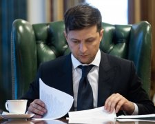 Президент занят - пишите письма: у Зеленского рассказали, куда украинцам нужно засунуть свое мнение