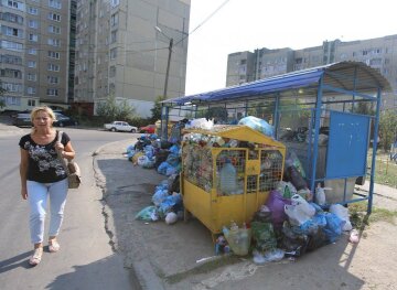 Львів'ян змушують одягти протигази: місто задихається від пекельного смороду