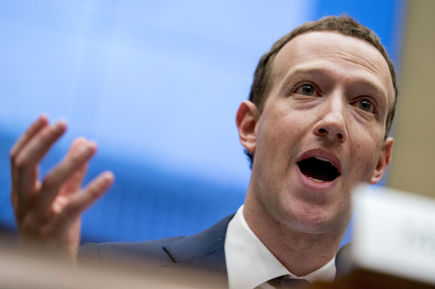 "Спасибо, до свидания": Facebook "выбросил" Цукерберга на улицу