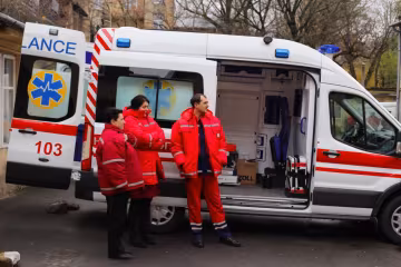 Мажорное авто на полицейских номерах снесло девушку, приехали "решалы", а жертве становится все хуже