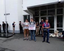 У мережі показали розваги підозрюваних у вбивстві 5-річного Кирила: ріки алкоголю та напівголі дівчата