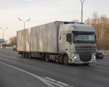 На Волині фура влетіла в переповнений людьми автобус: дикі кадри з місця трагедії