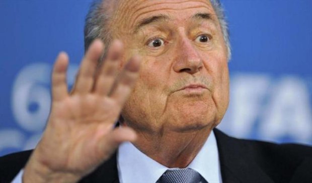 Президент ФИФА Блаттер отказался покидать свой пост