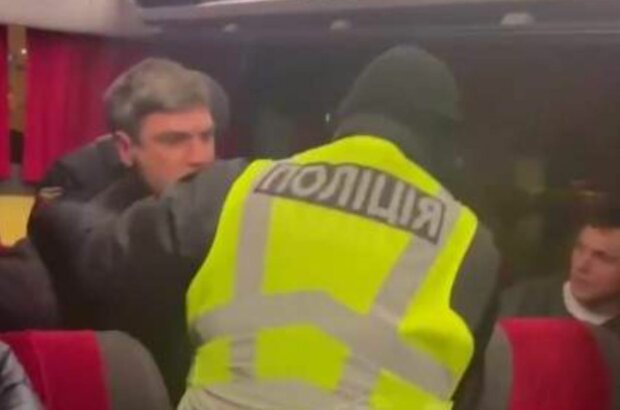 Бунт в автобусе "Одесса-Киев", скриншот: YouTube