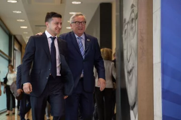 Юнкер на встрече с Зеленским жестко унизил Порошенко: он услышал "здравствуйте", а не привычное "дай"
