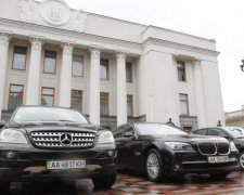 Повз декларації: злиденним українцям показали, на чому їздять господарі життя з Ради