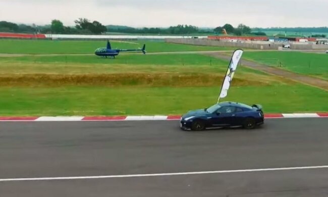 Nissan GT-R обігнав безпілотник