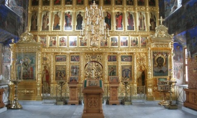 Під Києвом з церкви вкрали вино та ікони (фото)