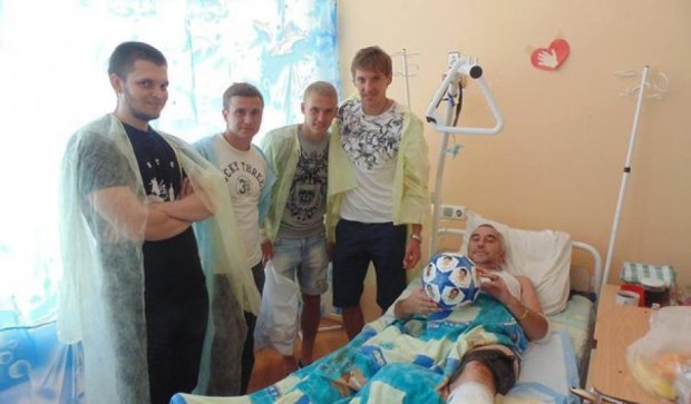 Гравці «Динамо» відвідали поранених бійців АТО (фото) 