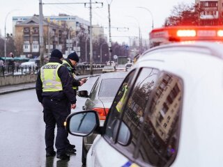 Поліцейський, фото з вільних джерел