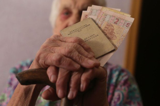 Защитите родителей: у украинцев начнут отбирать пенсии, появились детали нового закона