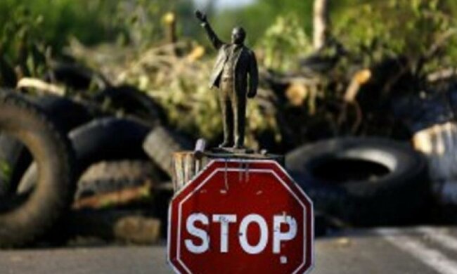 Террористы создали блок-пост с бюстом Ленина возле Докучаевска