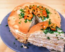 Блинный торт с курицей, грибами и сыром - стань мастер-шефом на своей кухне