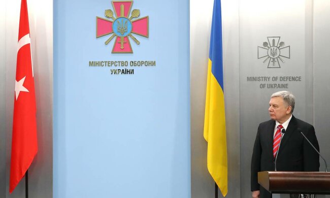 Турция займется вооружением ВСУ: министр обороны Таран подписал документ