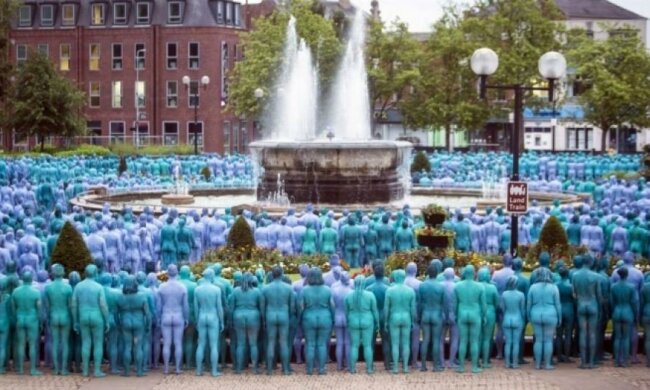 3 тисячі голих людей вийшли на вулиці британського міста 