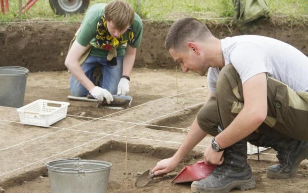 Не поверите своим глазам! Археологи нашли необычную замену лопатам