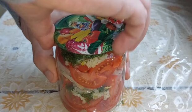 Закуска до шашлику із помідорів, фото: Знай.ua
