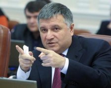 Аваков за украинцев решил, нужно ли им оружие