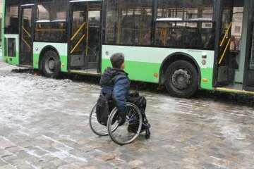 Украинец на инвалидной коляске, фото: Униан