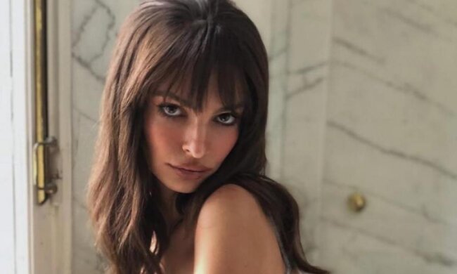 Ратаковскі блиснула голим задом на Марсі: фото