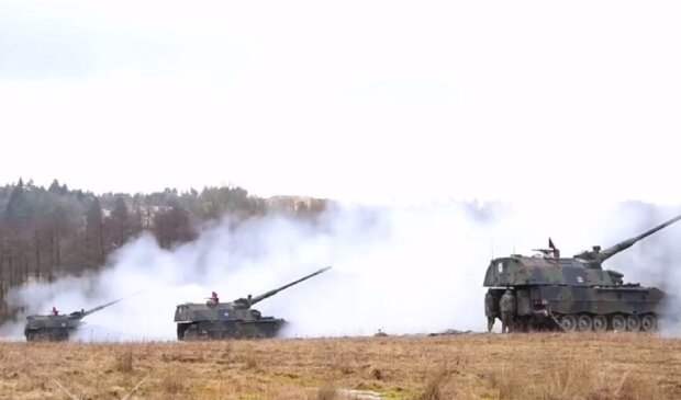 Важка артилерійська зброя з Німеччини в Україні готова бити російських ...
