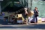 Психованная продавщица надела бедной женщине арбуз на голову: "Гнилой, говоришь?"