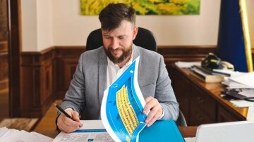 Денис Улютін