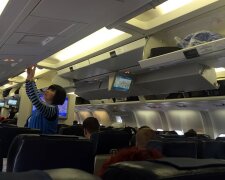 МАУ опинилася в центрі скандалу: заплатив 45 тисяч за квиток і надкушену булочку