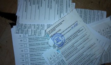 У Львові знайшли бюлетені в сміттєвому бачку