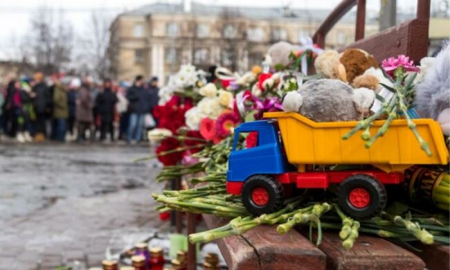 Душа болить за дітей: українці вшанували жертв трагедії в Кемерово