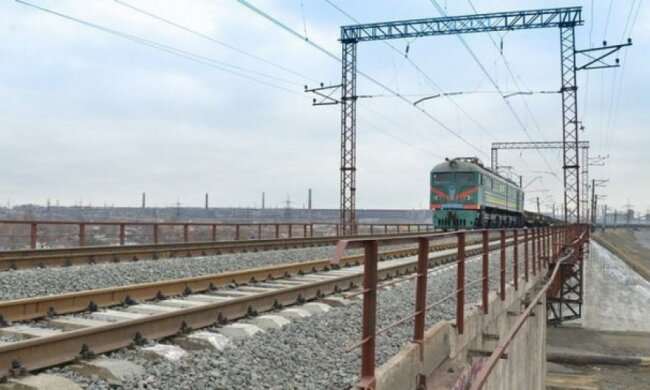 У Маріуполі запрацював міст, підірваний минулого року (фото)