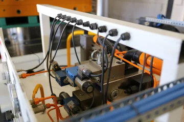 Дитяча броня, кераміка та рідкий азот: повний цикл створення українського бронежилета – від поліетилену до фронтових тестів