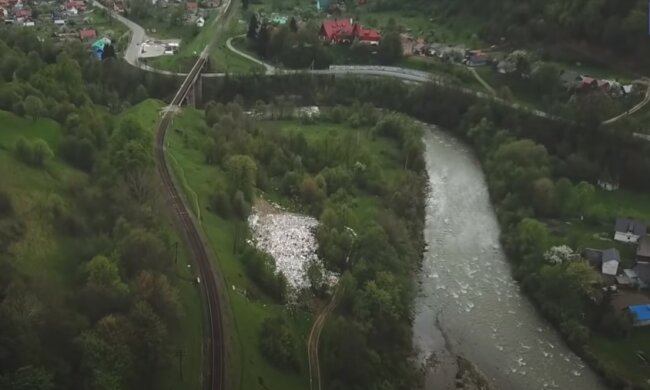 сміття на Закарпатті, скріншот з відео