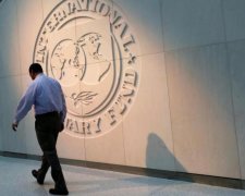 Долар по 40: українців лякають життям без МВФ
